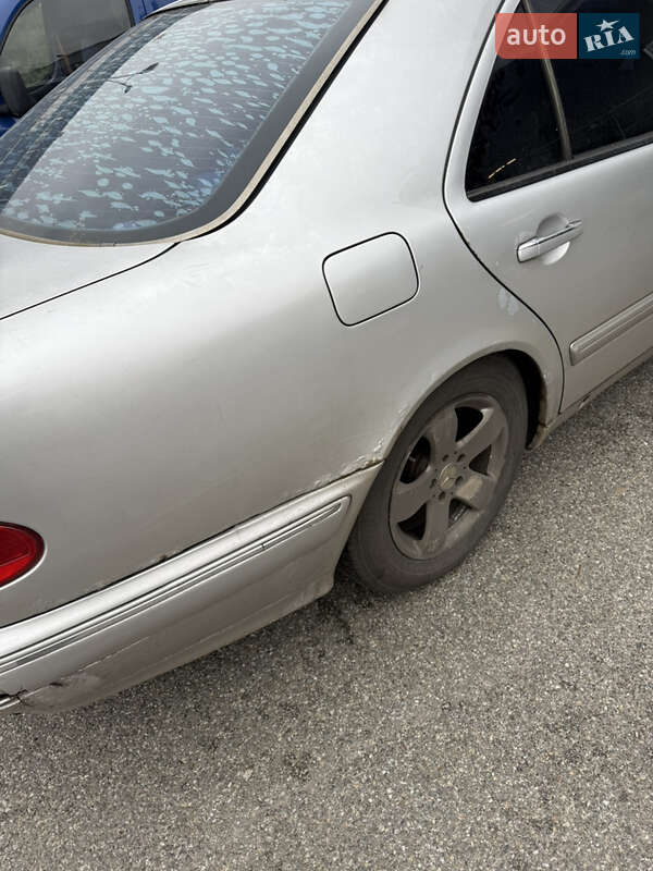 Седан Mercedes-Benz E-Class 2001 в Киеве
