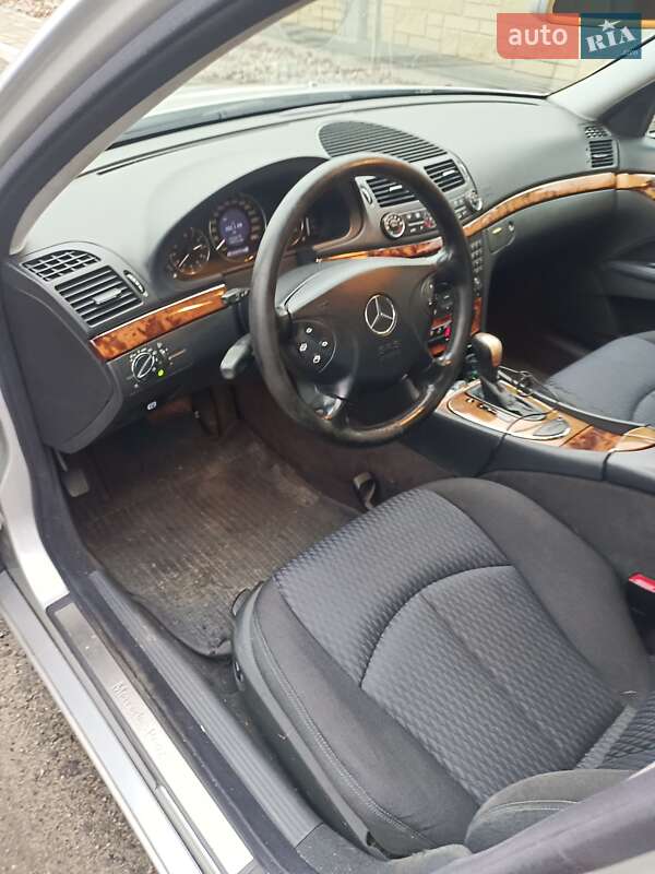Седан Mercedes-Benz E-Class 2002 в Киеве