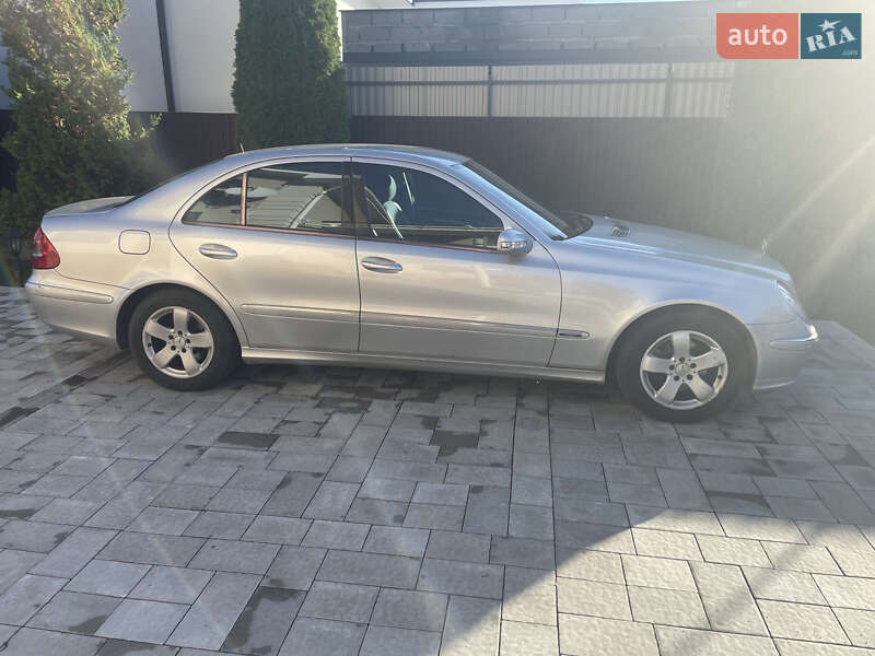 Седан Mercedes-Benz E-Class 2004 в Ужгороді