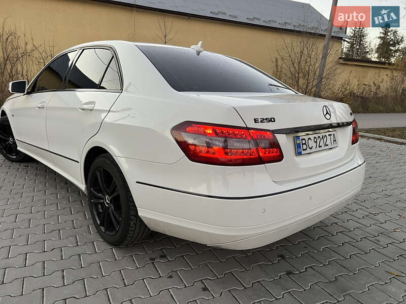 Седан Mercedes-Benz E-Class 2011 в Дрогобичі