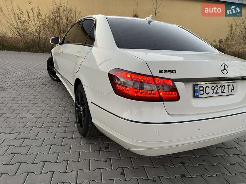 Седан Mercedes-Benz E-Class 2011 в Дрогобичі