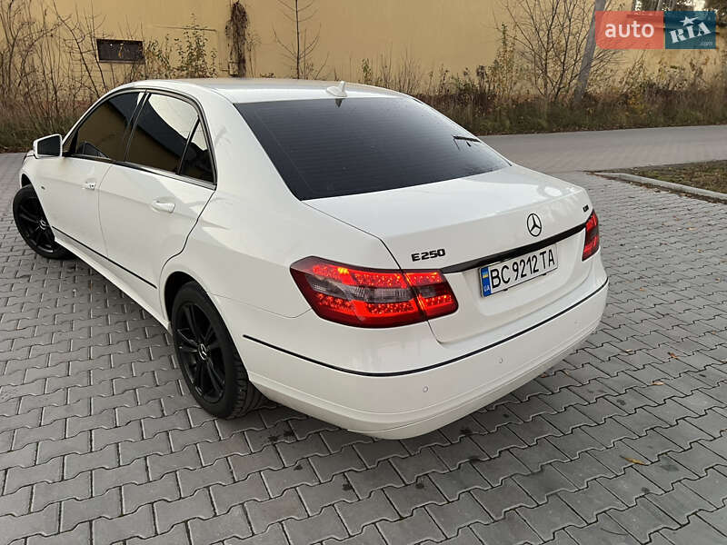Седан Mercedes-Benz E-Class 2011 в Дрогобичі