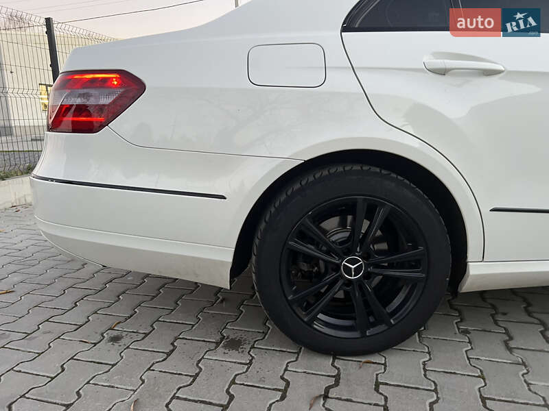 Седан Mercedes-Benz E-Class 2011 в Дрогобичі