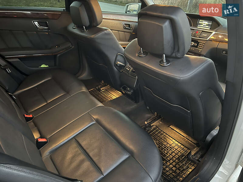 Седан Mercedes-Benz E-Class 2011 в Дрогобичі