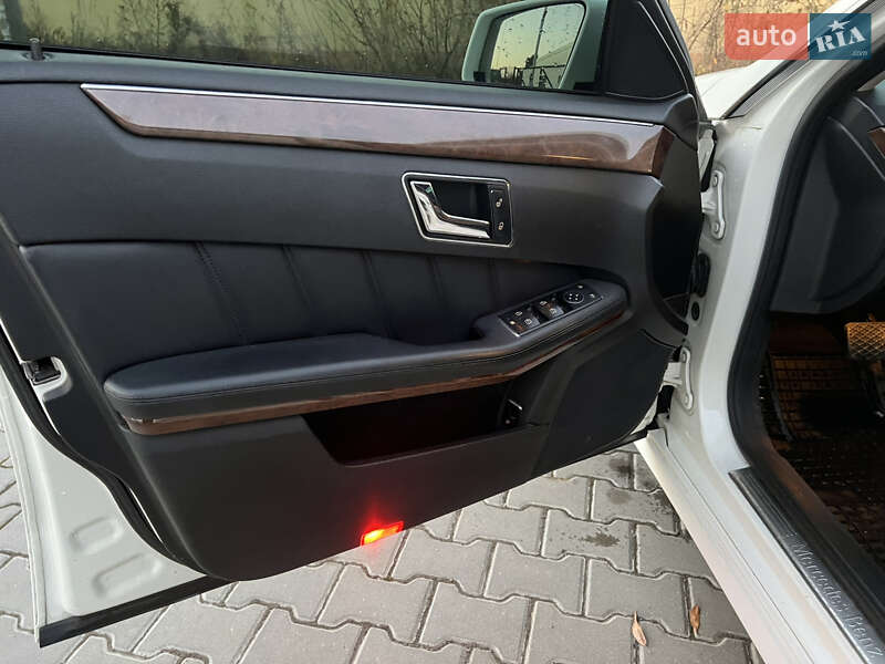 Седан Mercedes-Benz E-Class 2011 в Дрогобичі