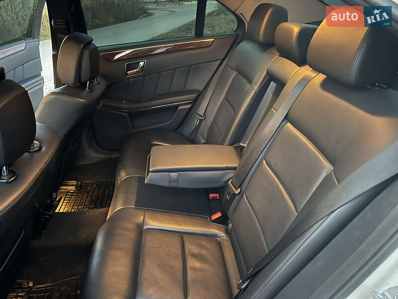 Седан Mercedes-Benz E-Class 2011 в Дрогобичі
