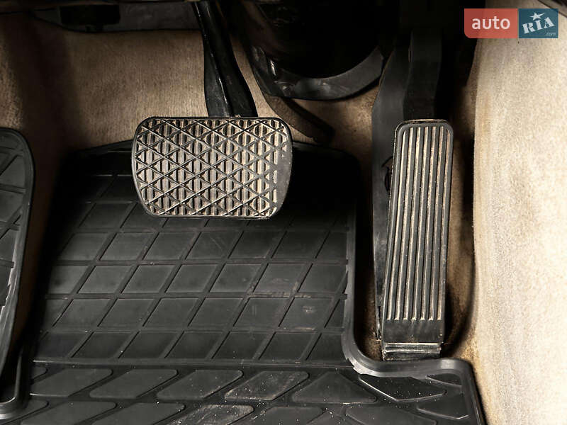 Седан Mercedes-Benz E-Class 2002 в Рівному фото 30 Седан Mercedes-Benz E-Class 2002 в Рівному