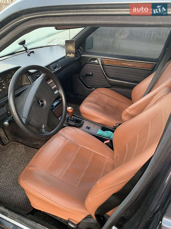 Седан Mercedes-Benz E-Class 1989 в Вирах