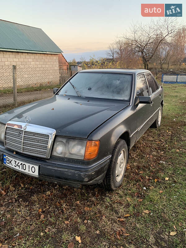 Седан Mercedes-Benz E-Class 1989 в Вирах
