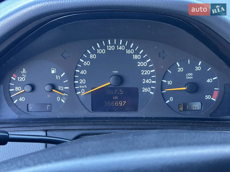 Седан Mercedes-Benz E-Class 2001 в Ужгороде