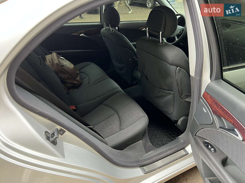 Седан Mercedes-Benz E-Class 2002 в Черновцах