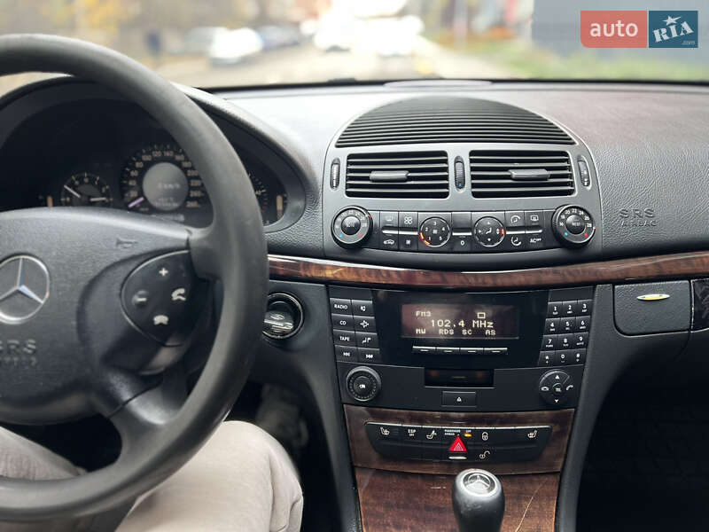 Седан Mercedes-Benz E-Class 2002 в Черновцах