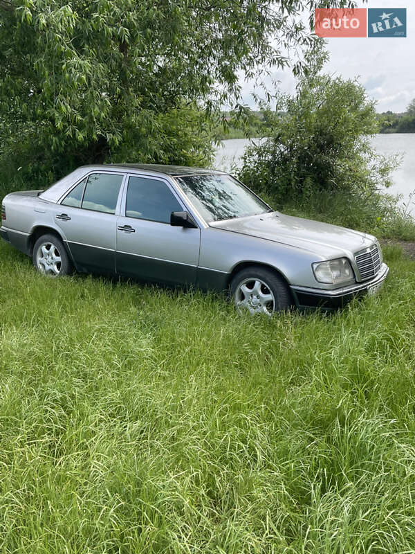 Mercedes-Benz E-Class 1992