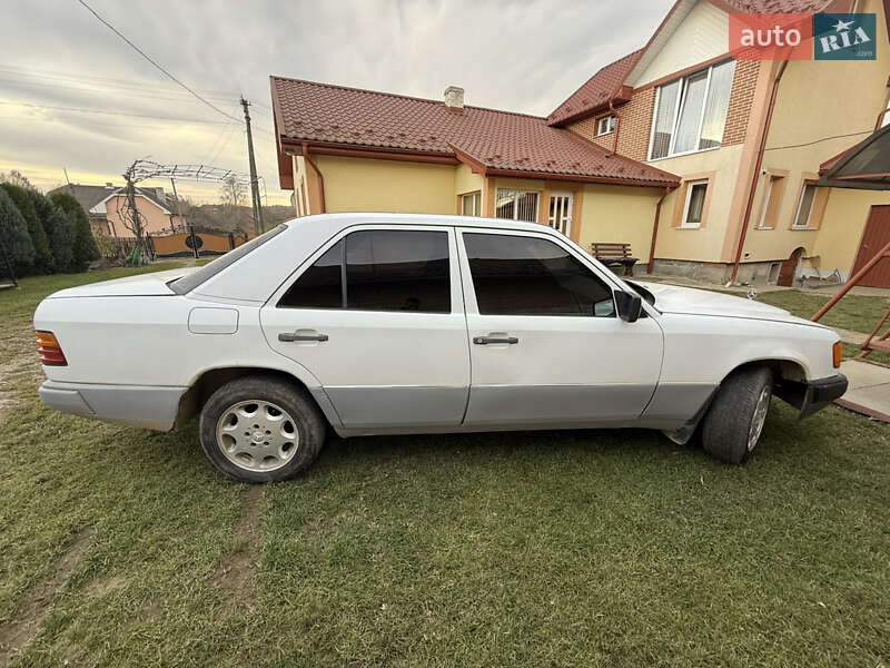Седан Mercedes-Benz E-Class 1988 в Калуше фото 3 Седан Mercedes-Benz E-Class 1988 в Калуше