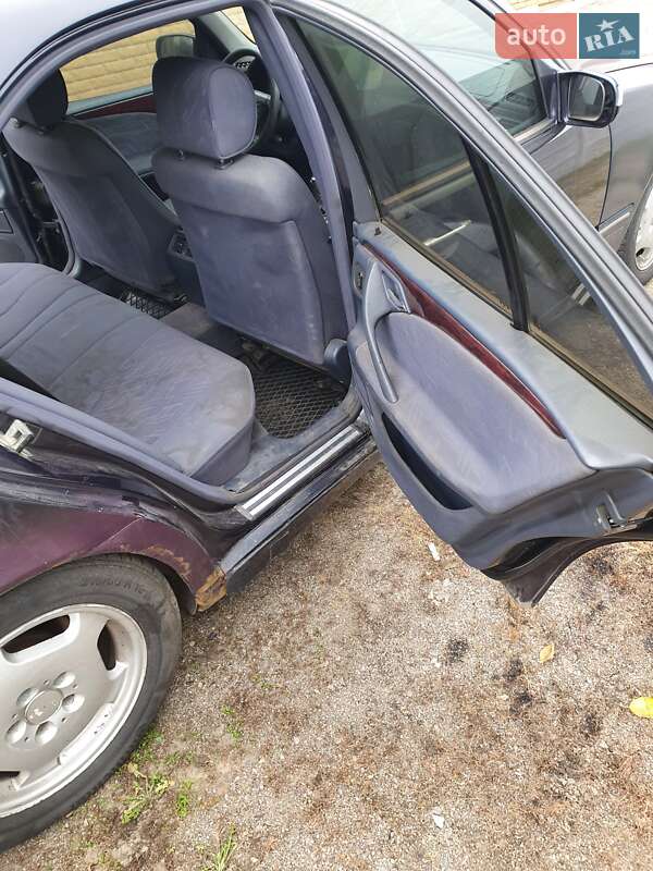 Седан Mercedes-Benz E-Class 2000 в Черкасах