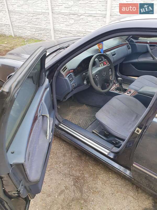 Седан Mercedes-Benz E-Class 2000 в Черкасах