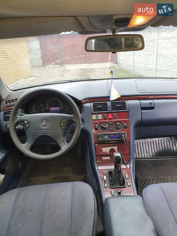 Седан Mercedes-Benz E-Class 2000 в Черкасах