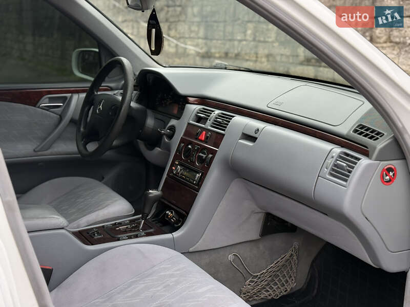 Седан Mercedes-Benz E-Class 2000 в Николаеве фото 23 Седан Mercedes-Benz E-Class 2000 в Николаеве