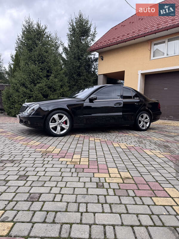Седан Mercedes-Benz E-Class 2003 в Иршаве