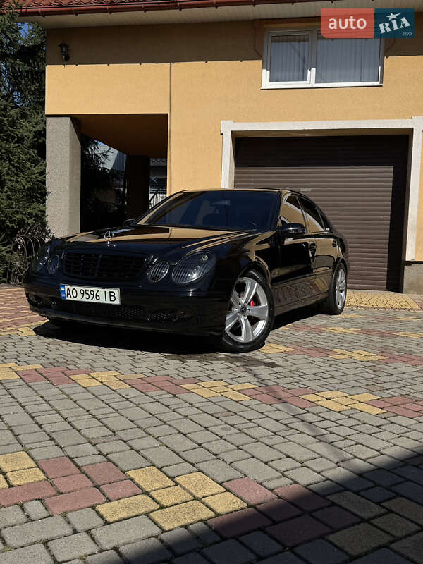 Седан Mercedes-Benz E-Class 2003 в Иршаве