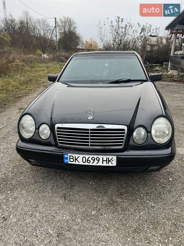 Mercedes-Benz E-Class 1995