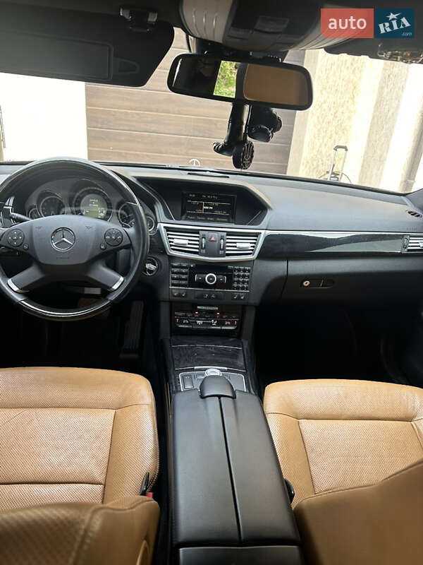 Седан Mercedes-Benz E-Class 2010 в Києві