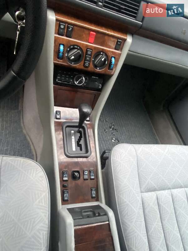 Седан Mercedes-Benz E-Class 1994 в Ровно фото 5 Седан Mercedes-Benz E-Class 1994 в Ровно