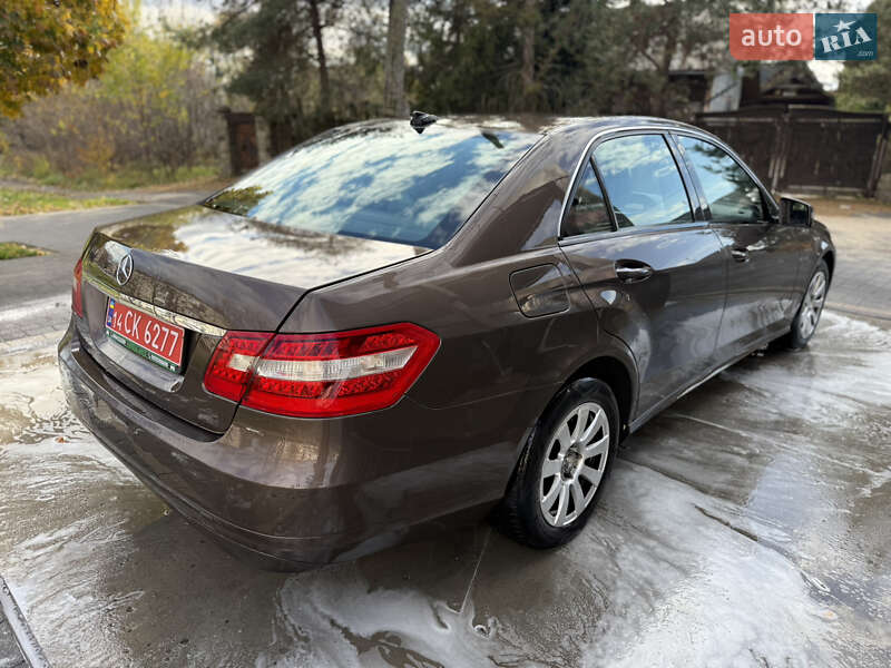 Седан Mercedes-Benz E-Class 2011 в Калуше