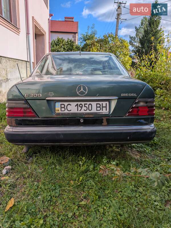 Седан Mercedes-Benz E-Class 1994 в Львове