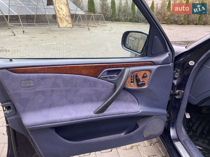 Седан Mercedes-Benz E-Class 2001 в Кіцмані