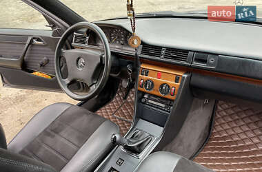 Седан Mercedes-Benz E-Class 1991 в Вараші