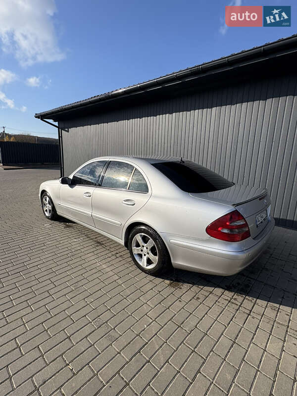 Седан Mercedes-Benz E-Class 2003 в Львове