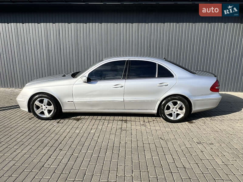 Седан Mercedes-Benz E-Class 2003 в Львове