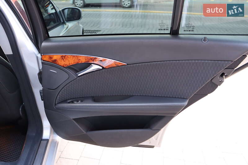 Универсал Mercedes-Benz E-Class 2005 в Львове фото 38 Универсал Mercedes-Benz E-Class 2005 в Львове