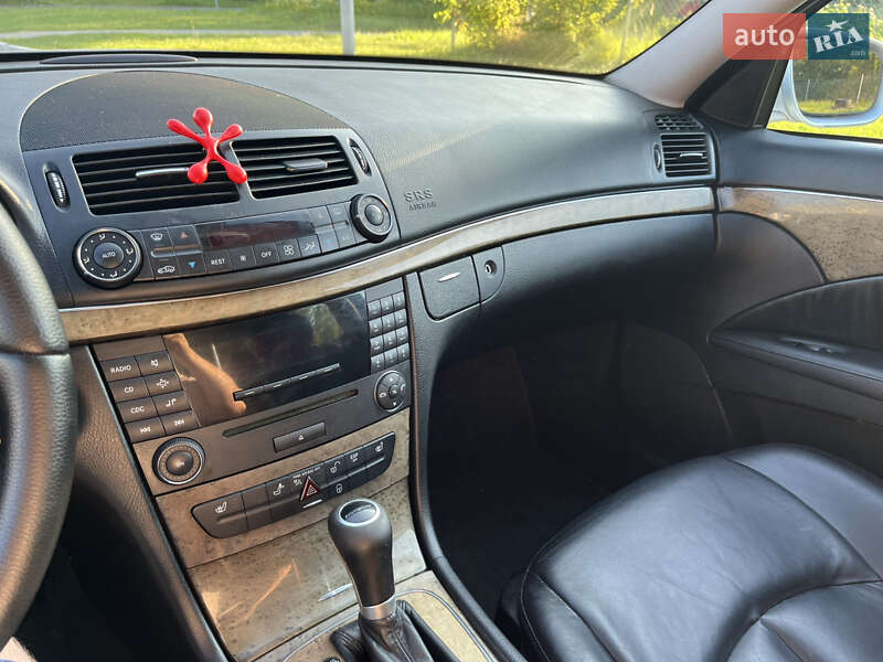 Седан Mercedes-Benz E-Class 2007 в Львове