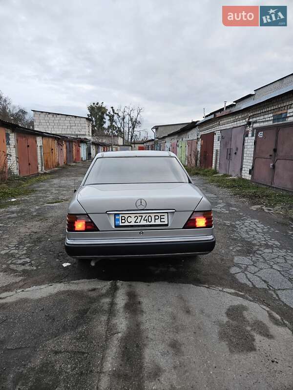 Седан Mercedes-Benz E-Class 1990 в Житомире
