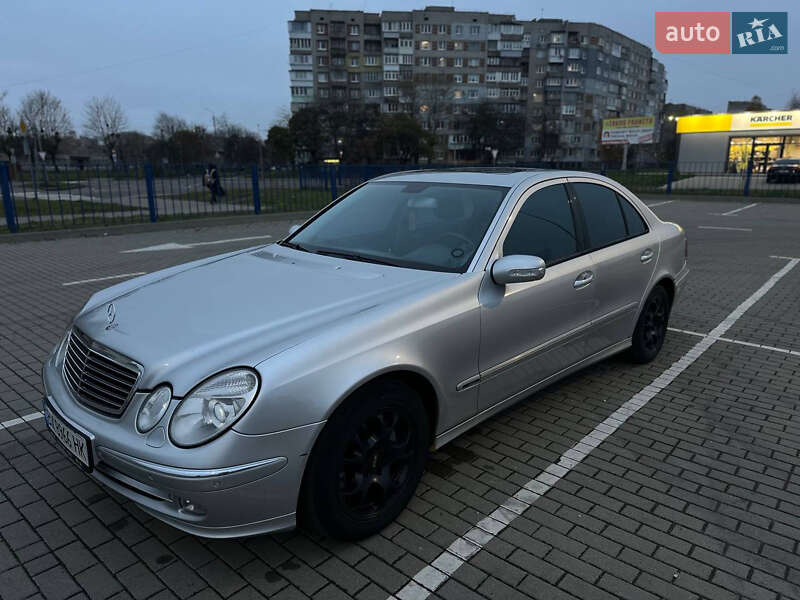 Седан Mercedes-Benz E-Class 2004 в Дніпрі