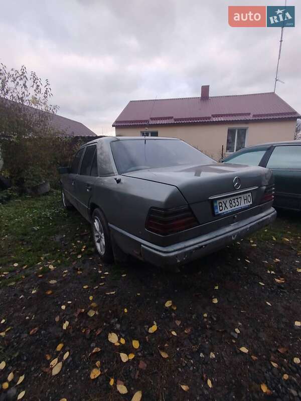 Седан Mercedes-Benz E-Class 1986 в Хмельницькому
