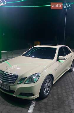 Седан Mercedes-Benz E-Class 2011 в Львове