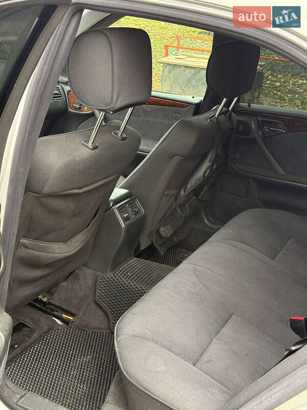 Седан Mercedes-Benz E-Class 2001 в Одессе