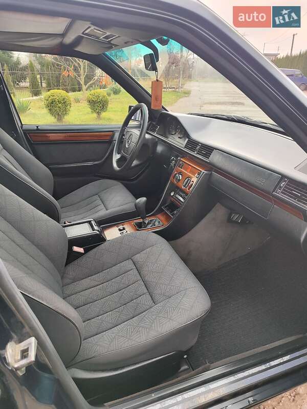 Седан Mercedes-Benz E-Class 1995 в Шептицькому