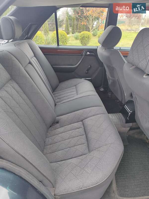 Седан Mercedes-Benz E-Class 1995 в Шептицькому