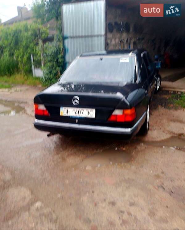 Седан Mercedes-Benz E-Class 1993 в Одессе фото Седан Mercedes-Benz E-Class 1993 в Одессе