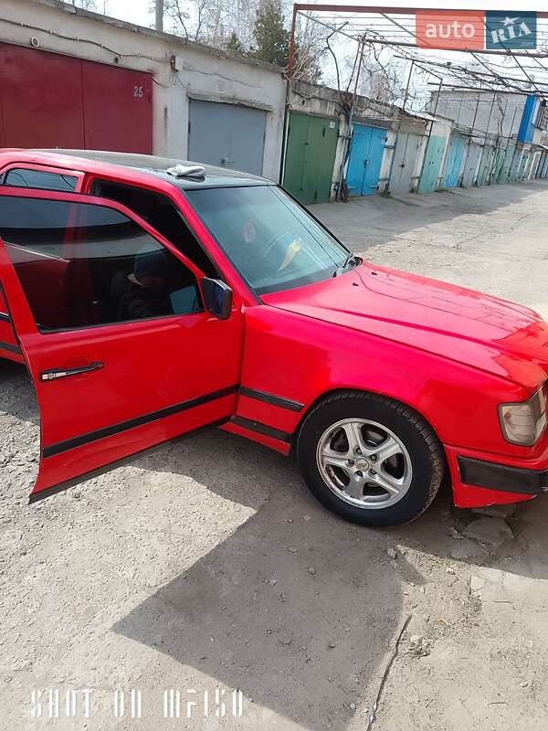 Седан Mercedes-Benz E-Class 1993 в Чорноморську