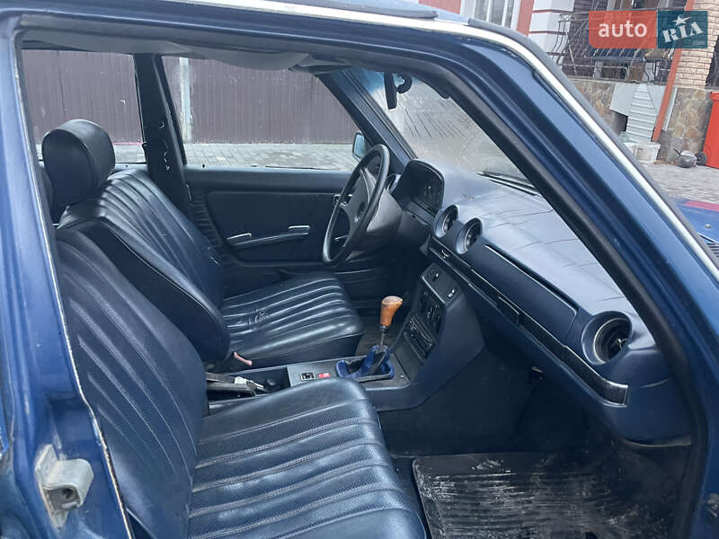 Седан Mercedes-Benz E-Class 1983 в Черновцах