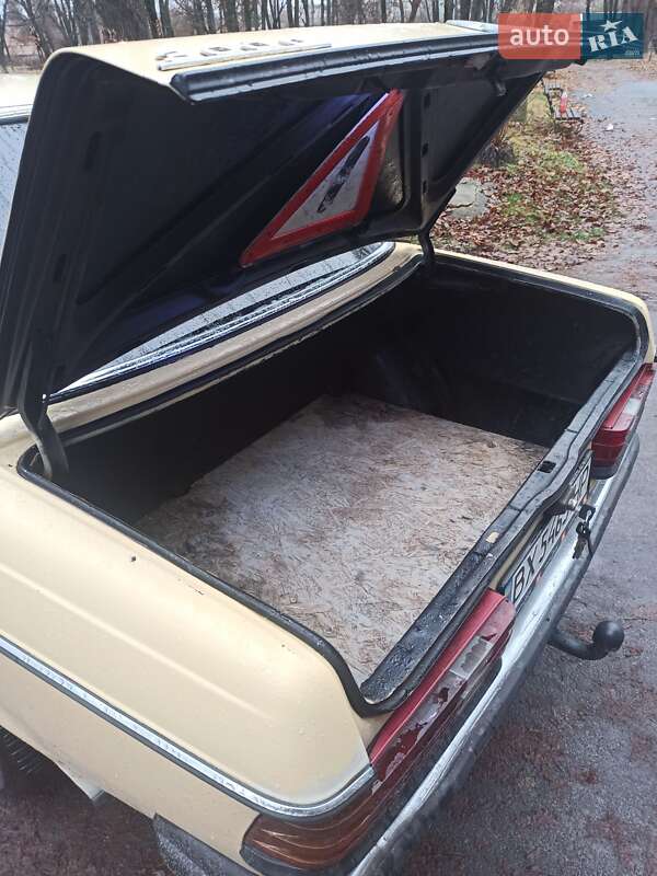 Седан Mercedes-Benz E-Class 1984 в Глухове