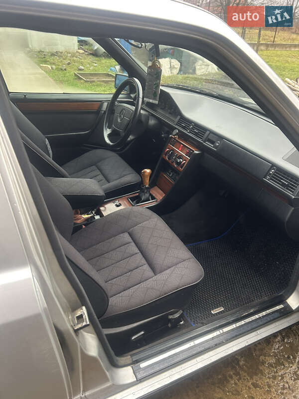 Седан Mercedes-Benz E-Class 1994 в Тячеві фото 6 Седан Mercedes-Benz E-Class 1994 в Тячеві