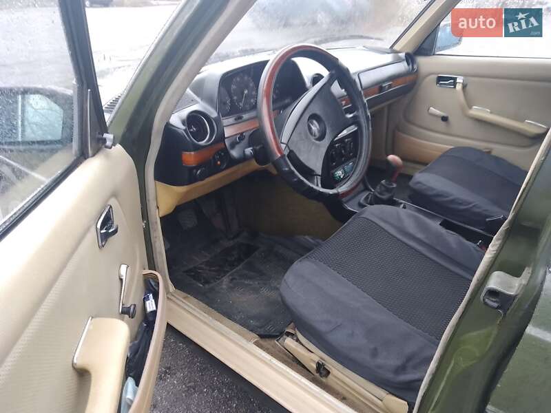 Седан Mercedes-Benz E-Class 1982 в Киеве