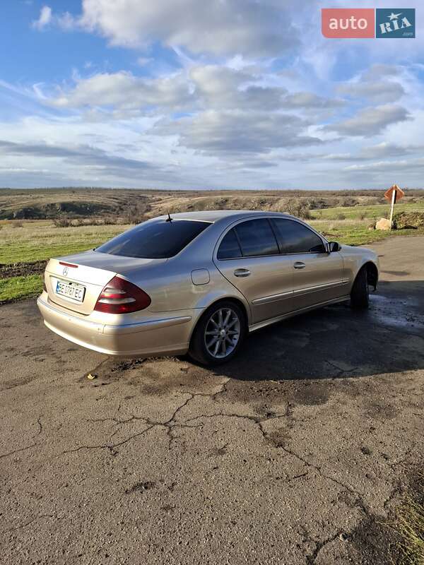 Седан Mercedes-Benz E-Class 2002 в Новому Бузі