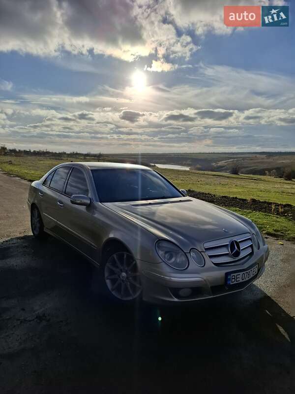 Седан Mercedes-Benz E-Class 2002 в Новому Бузі
